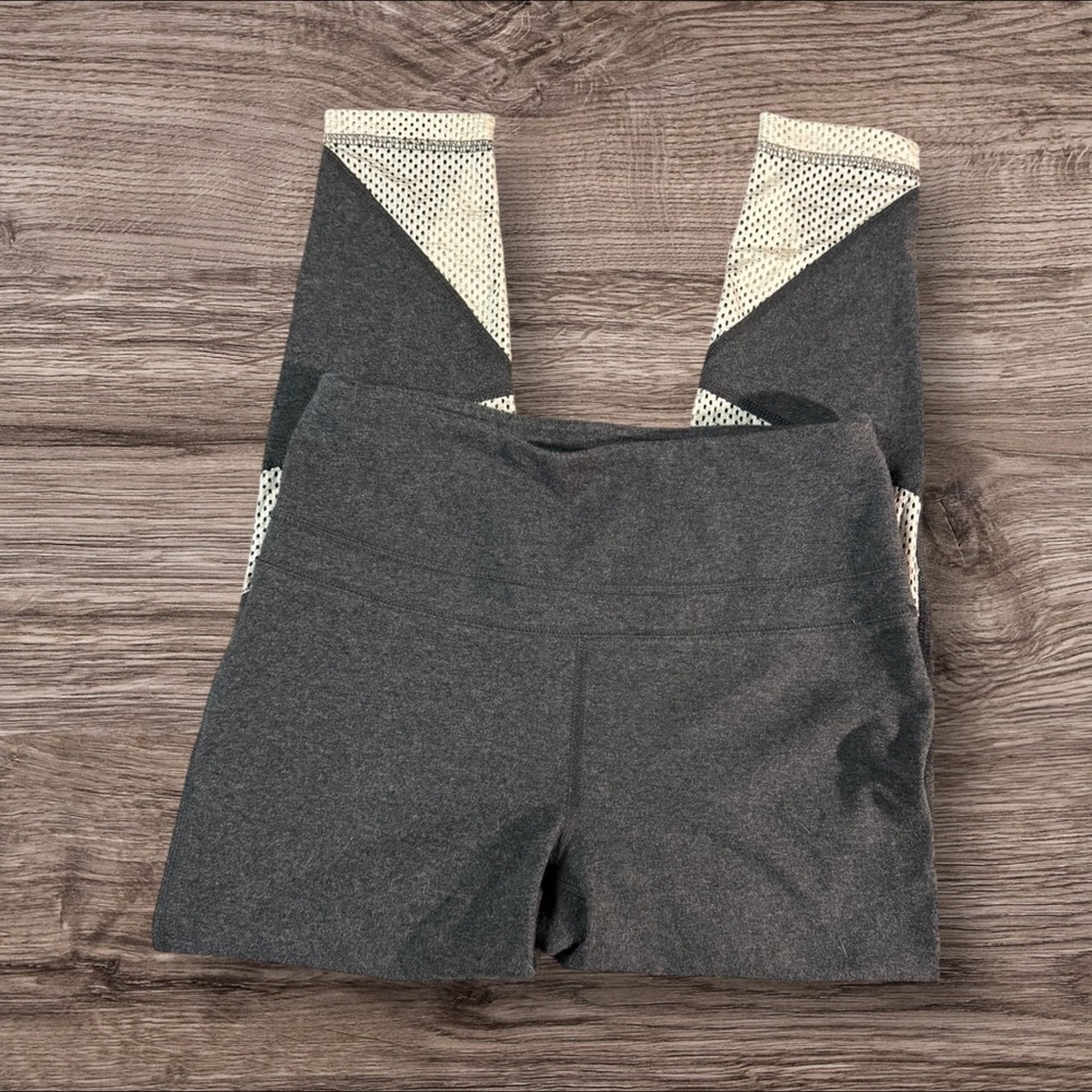 Reebok - Gray and Cream High-Waisted Leggings Size S